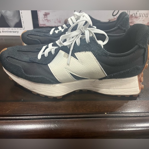 New Balance 327 Black and White Athletic Shoes - Picture 6 of 11
